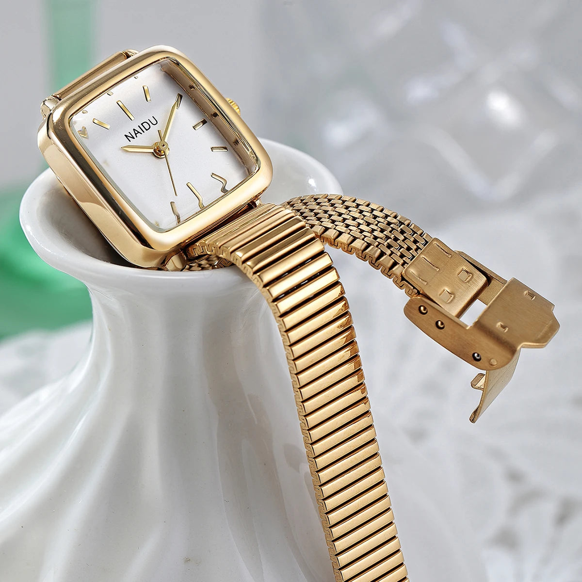Women's Watch with a Simple, Artistic, and Retro Style
